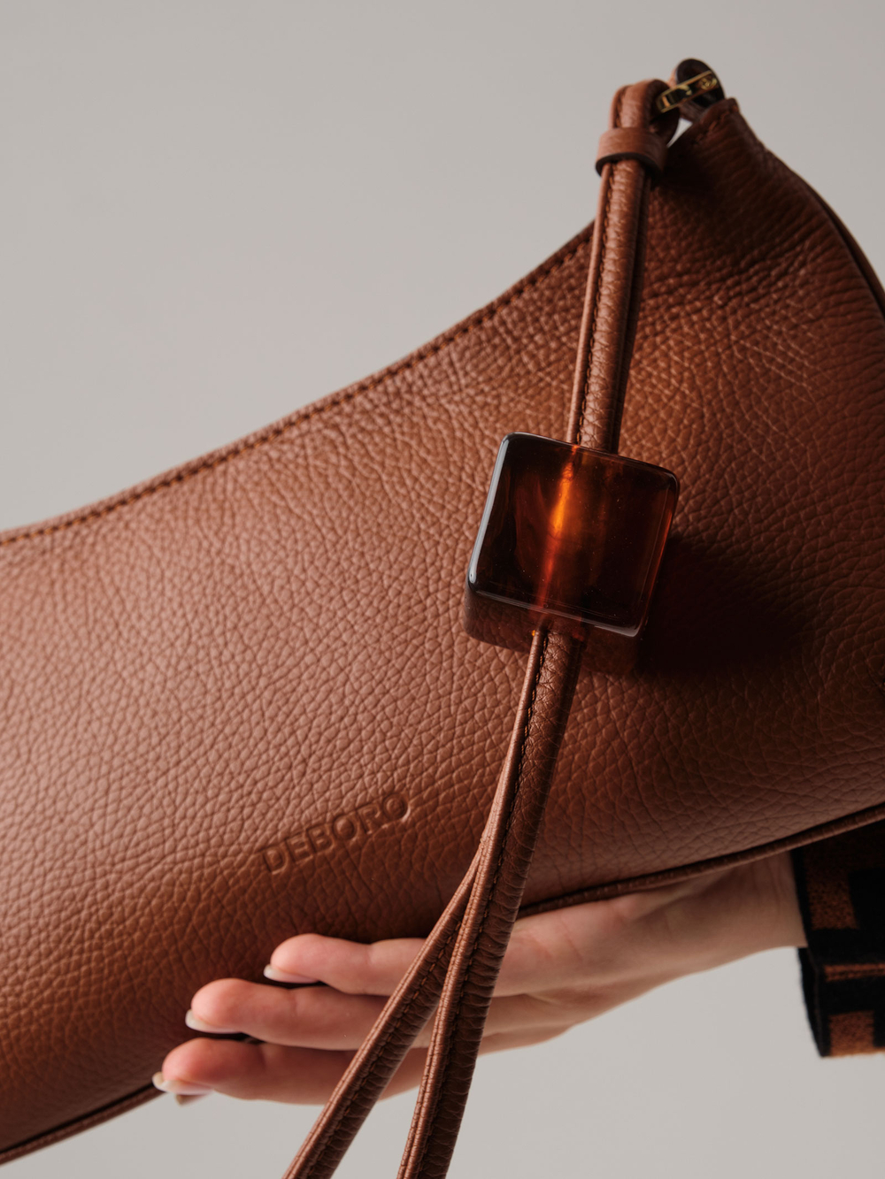 Кожаная сумка Deboro 31024 коричневый фундук