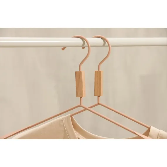 Вешалка для одежды с усиленными плечиками SAVANNA Wood, 42×22×3,2 см, цвет розовый