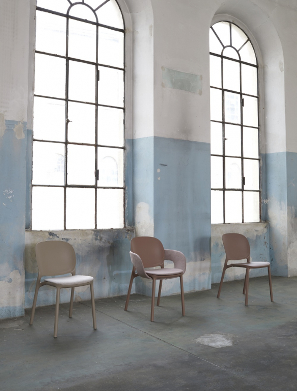 Стул пластиковый с обивкой Scab Design Hug, оливковый