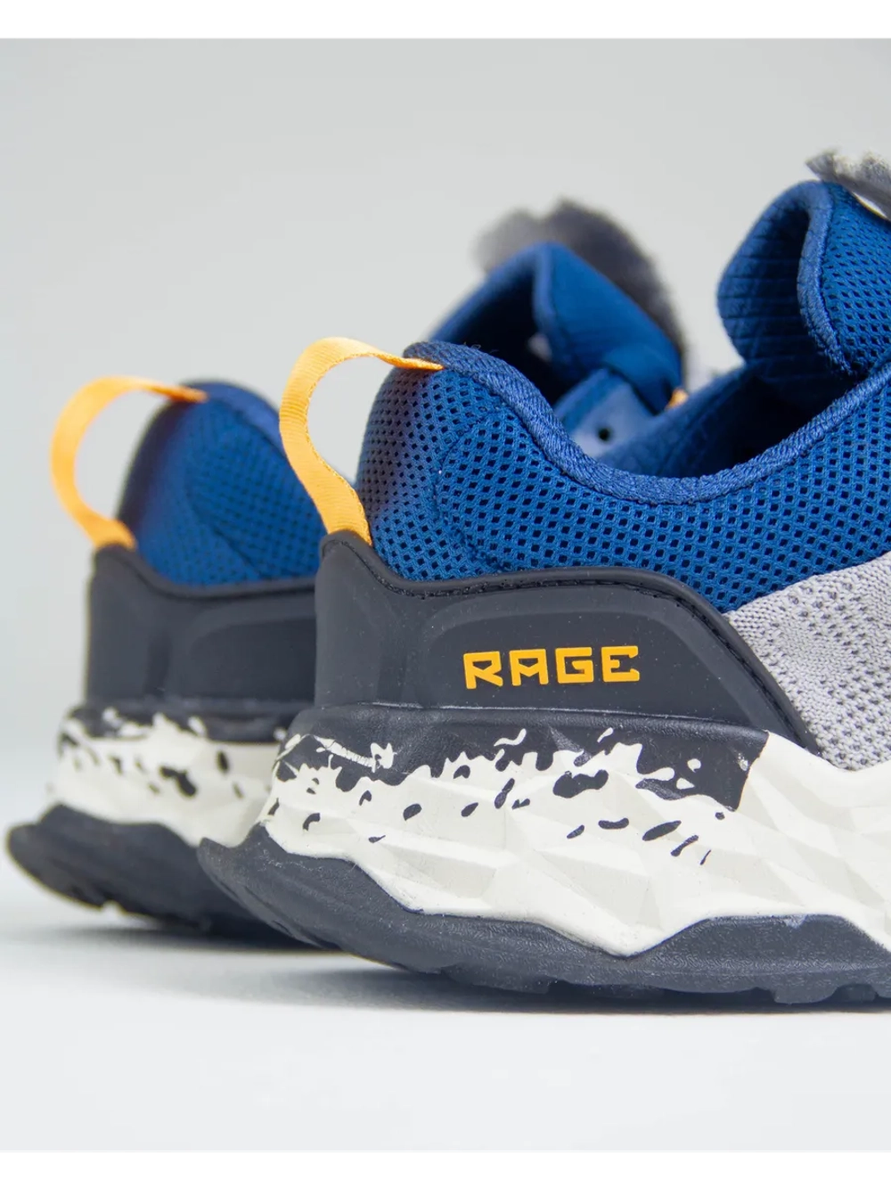 Беговые кроссовки с двойной амортизацией