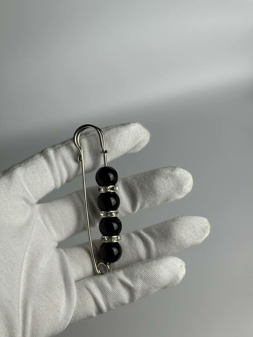 Булавка брошь "Черные камешки" для кардигана, пальто, платков, костюмов, одежды. Цвет  черный