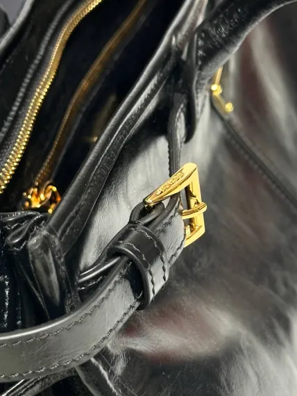 Кожаная большая сумка Prada Bonnie