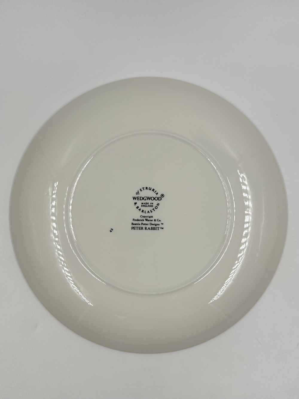 Тарелка Merry Christmas from Peter Rabbit Wedgwood 1989 год