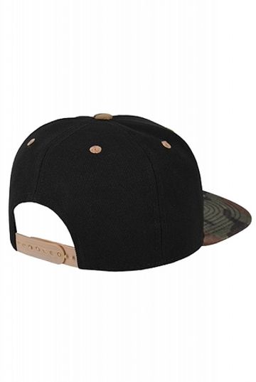 Бейсболка черная с камуфляжным козырьком и застежкой сзади