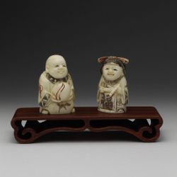 Сет нэцкэ Два ребенка Карако (мальчик и девочка) на подставке