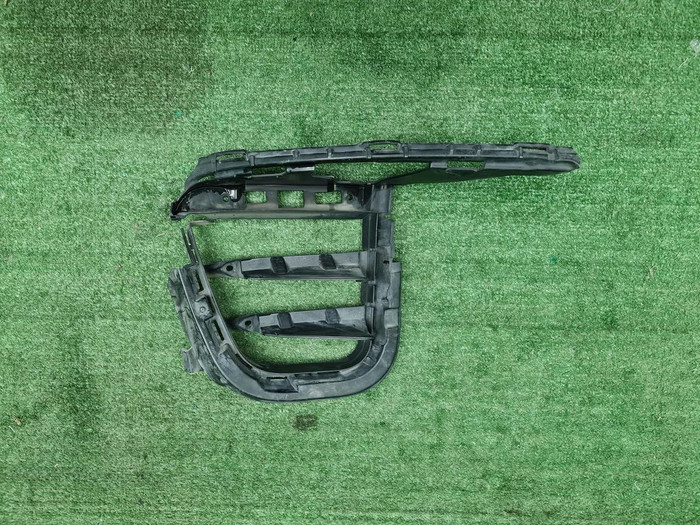 Решетка переднего бампера Porsche Macan (14-18)