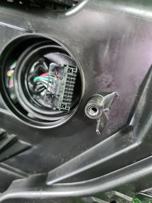 Битая Фара левая Toyota Camry xv70 (2020-н.в.) LED