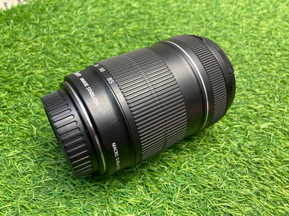 Canon EF-S 18-135mm 3.5-5.6 IS