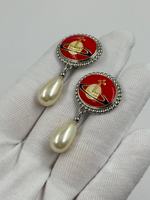 Серьги с красной эмалью и «жемчугом» Vivienne Westwood (только онлайн)