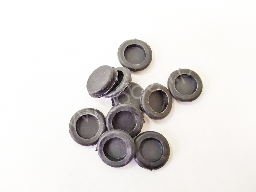 Заглушка резиновая круглая диаметр 17,5 мм для отверстий в корпусе РЭА