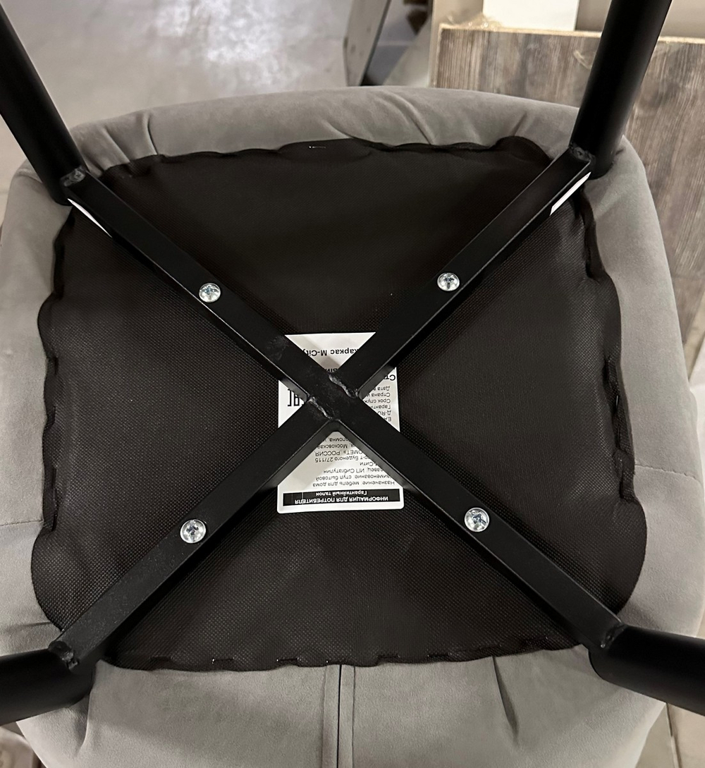 Стул М-City DISAUR Хилтон, B22 Серый, Велюр, Черный каркас