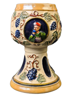 Фарфоровый кубок "Королева вина" (Рёмер) Германия