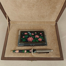Подарочный набор "Лотосы" визитница с ручной росписью Палех и ручка Parker