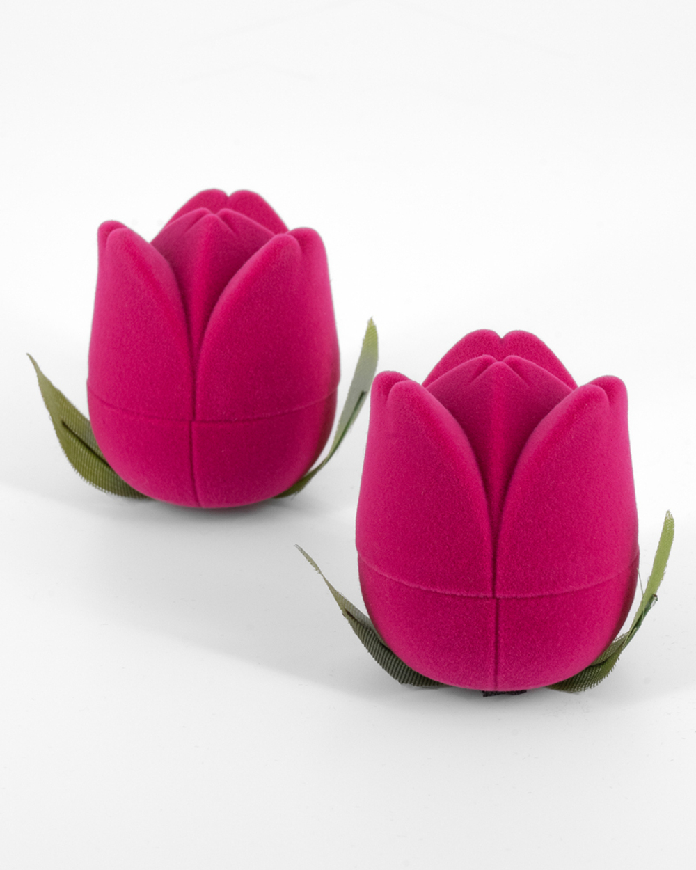 Ювелирный футляр в виде бутона тюльпана для украшений