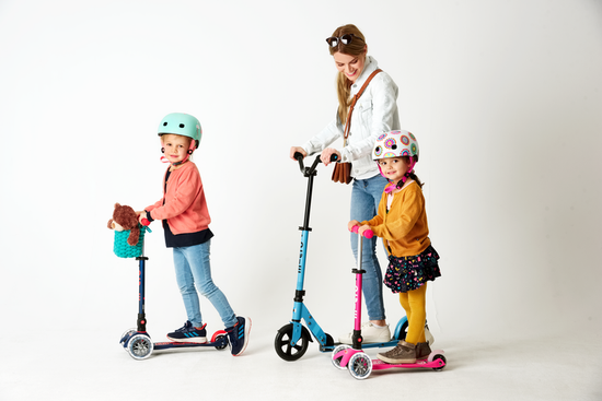 Самокат Mini Micro Deluxe складной LED темно-синий