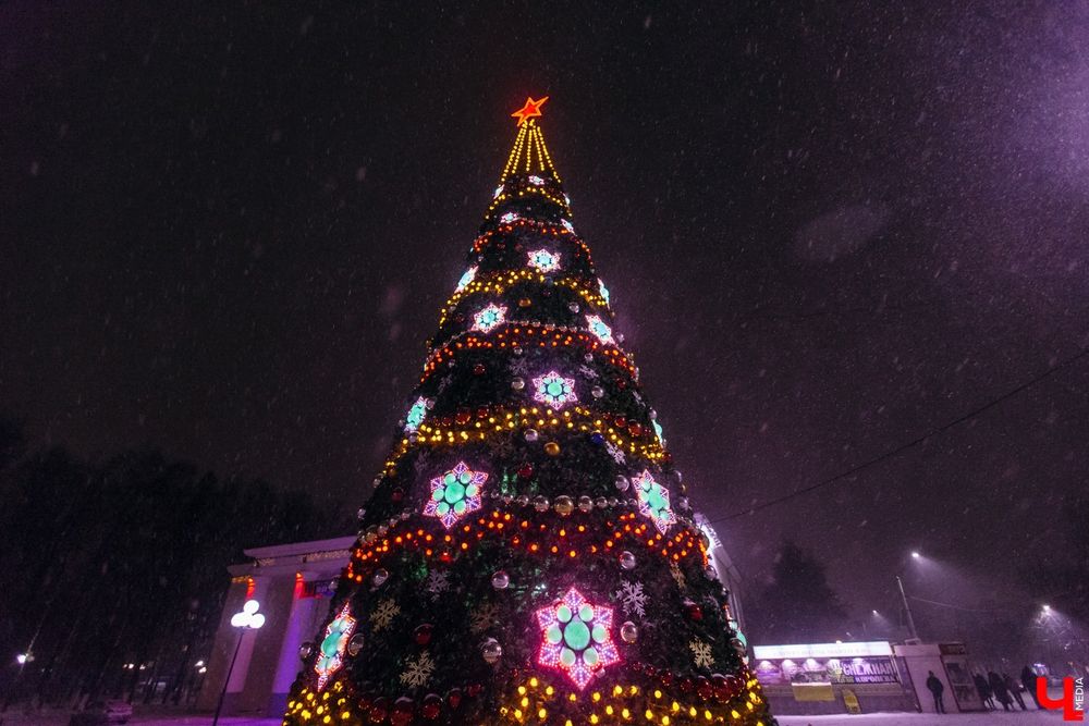 Комплект украшений на уличную елку "Кремлевская"