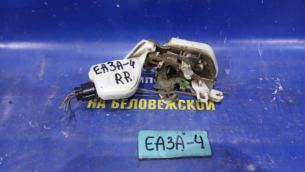 Замок двери задней правой MITSUBISHI GALANT 1999