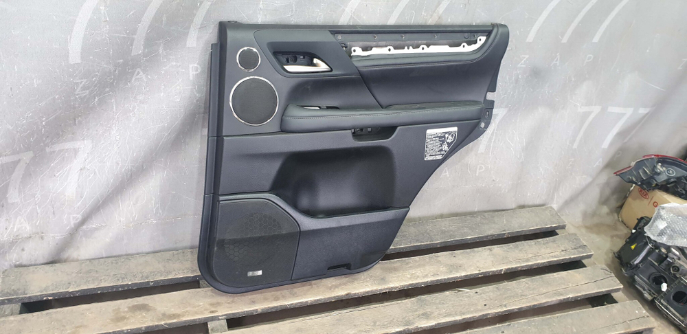 Обшивка правой задней двери Lexus LX 3 (LX 570) 15-21 Б/У Оригинал 6760360190