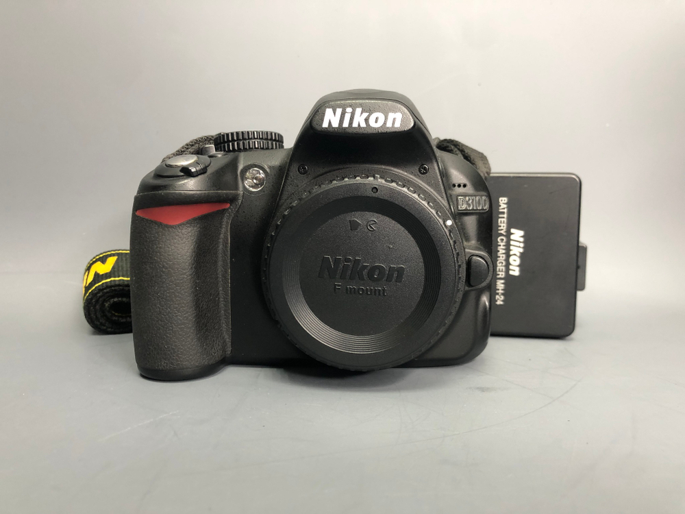 Nikon D3100 8.950 кадров