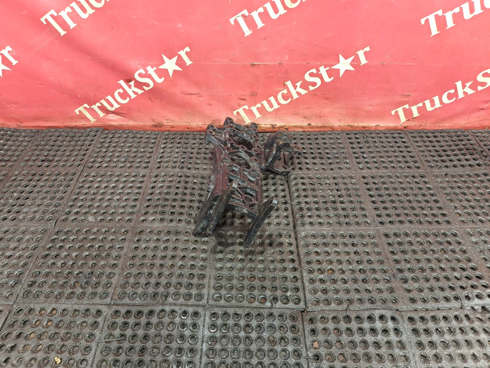 Кронштейн буксировочный правый 2023г