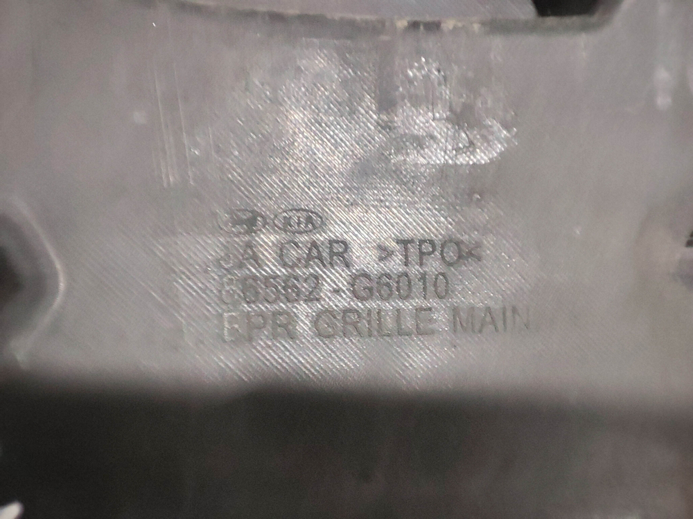 Решетка переднего бампера Kia Picanto 3 (JA) 17-нв Б/У Оригинал 86562G6010