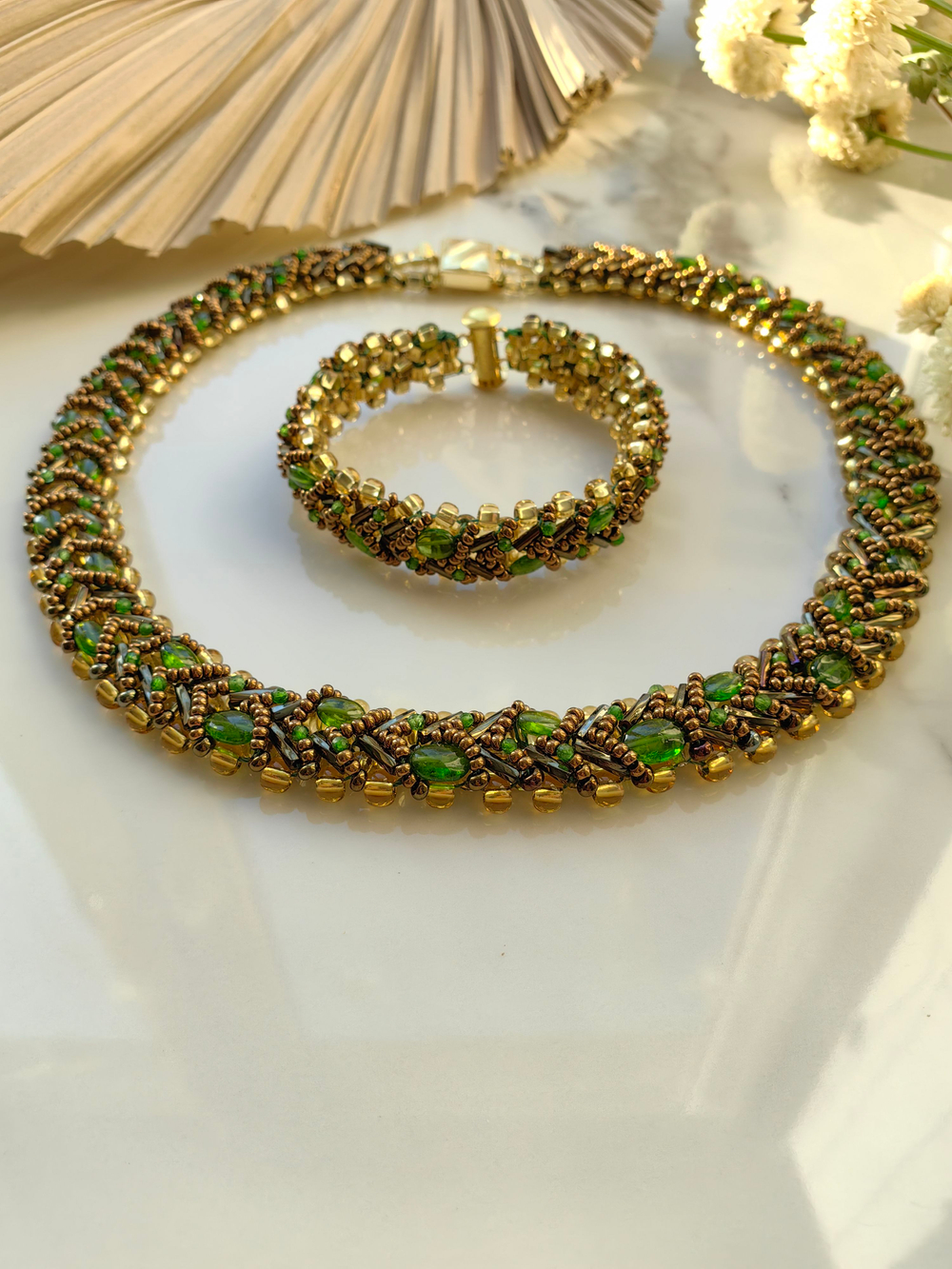 Браслет из бисера "Змейка" 18 см ручной работы с камнем Хромдиопсид