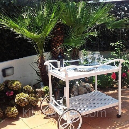 Сервировочный стол из литого алюминия, белый