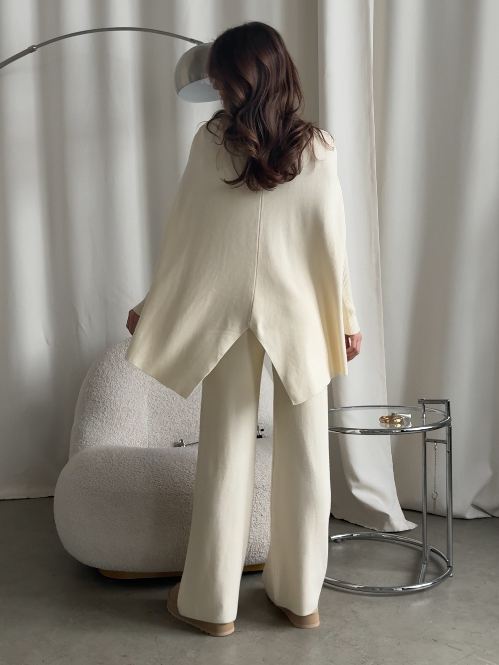 Комплект вязаный, брюки и пончо с нарукавниками