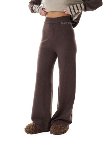 Шоколадный трикотажный костюм с сердцем