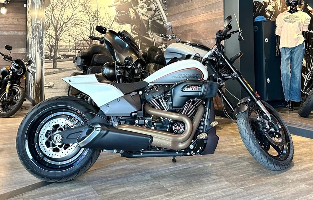 Harley-Davidson FXDR 114 (Белый)