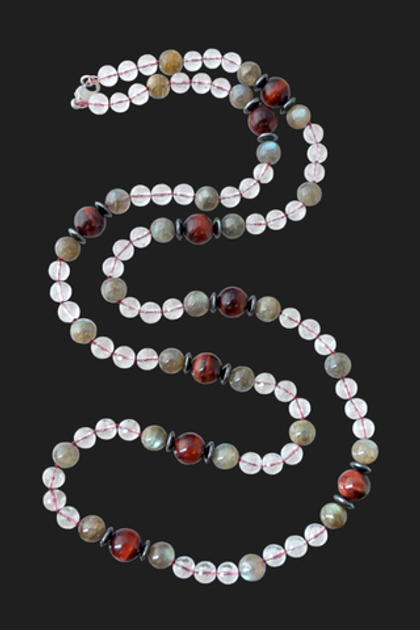 бусы из лабрадора и кварца