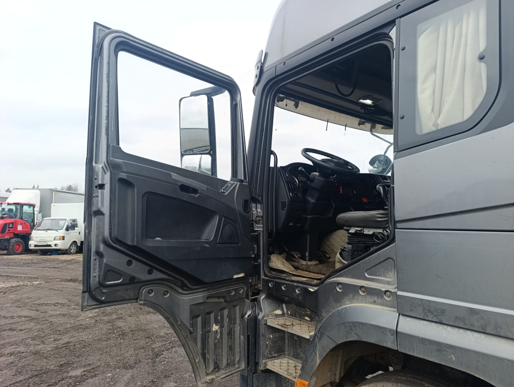 Shacman (Shaanxi) SX* 6x4 Седельный тягач SX42584V324 (Дизельный, 11,6 л, 423 л.с., МТ)
