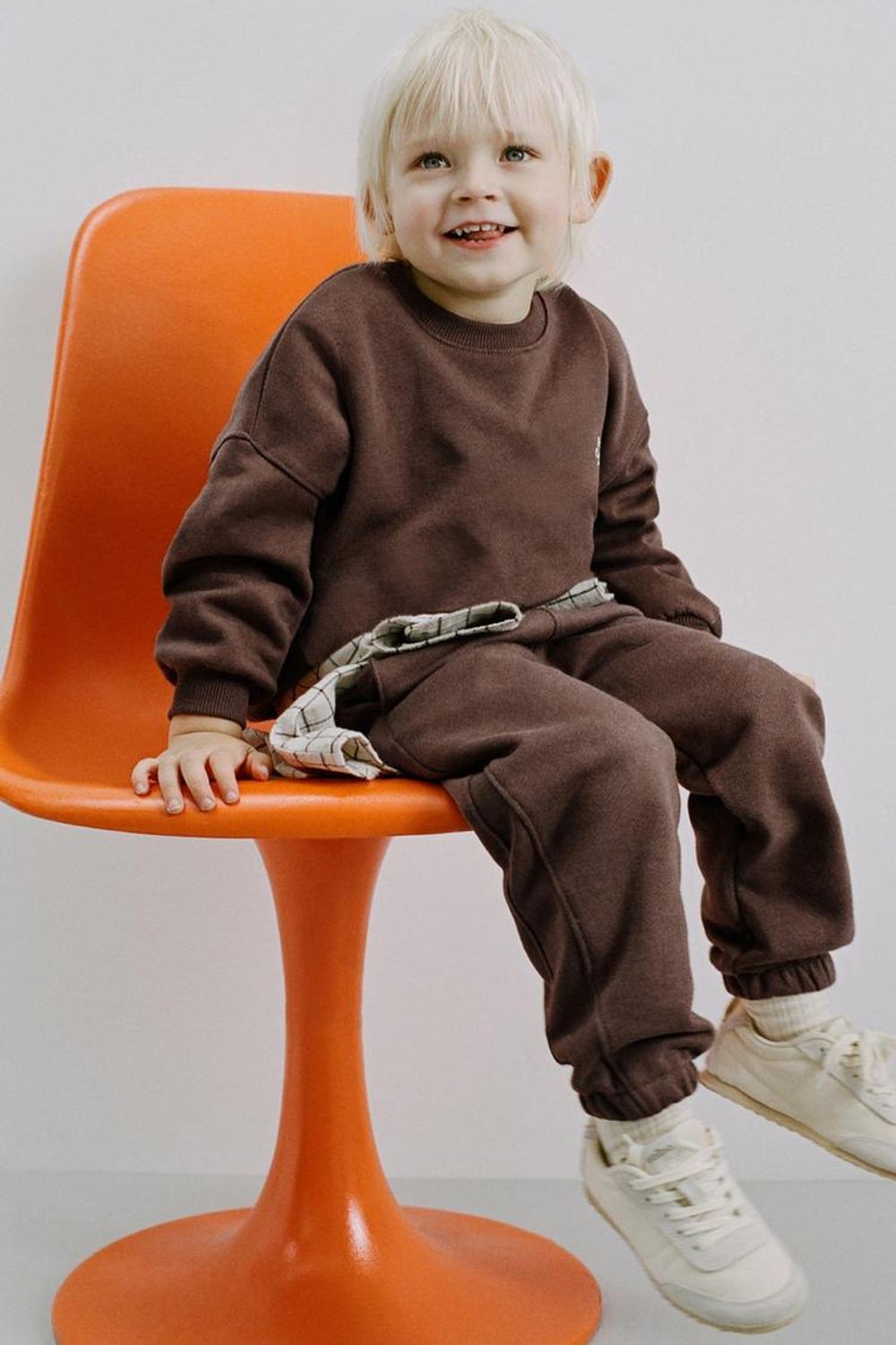 ZARA БАЗОВАЯ ТОЛСТОВКА С НАДПИСЬЮ, КОРИЧНЕВЫЙ