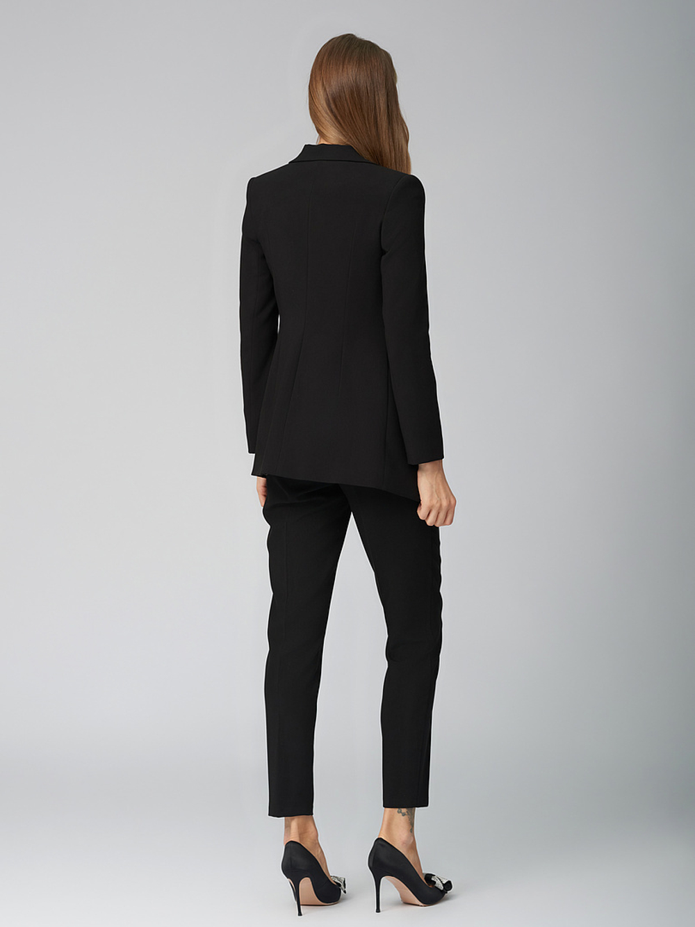 Женский черный костюм тройка с зауженными брюками