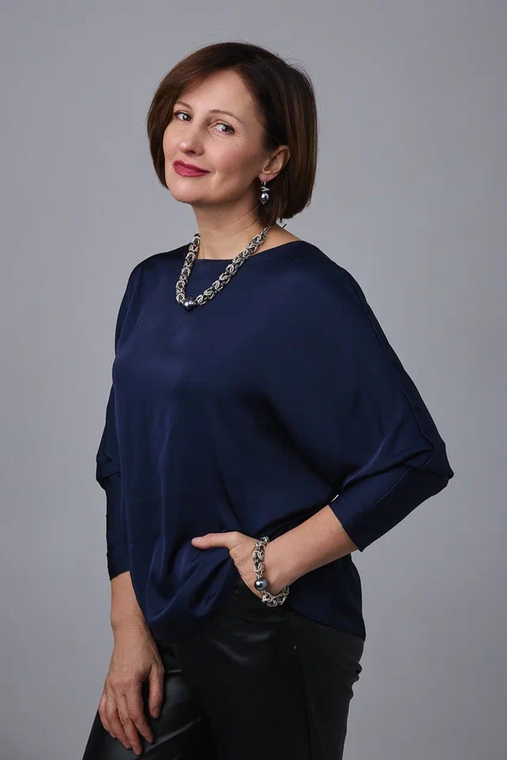 Колье Византия биколор:серебро и графит с темно-серым плоским жемчугом Майорка