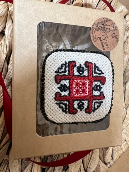 Брошь ручн. раб. вышивка