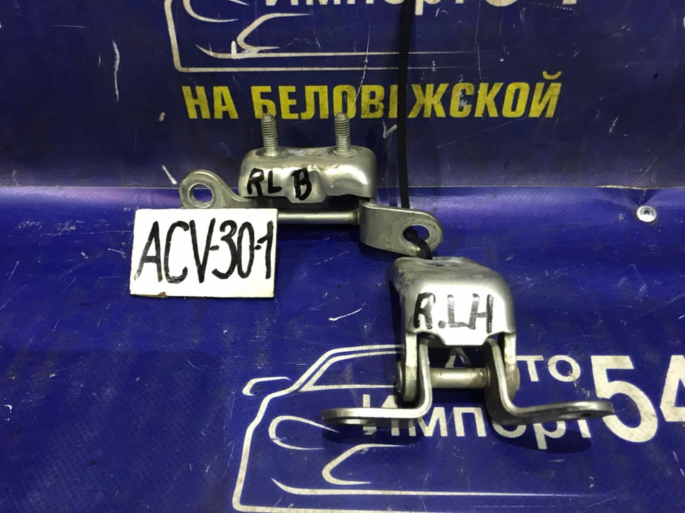 Петля двери задней левой TOYOTA CAMRY 2002