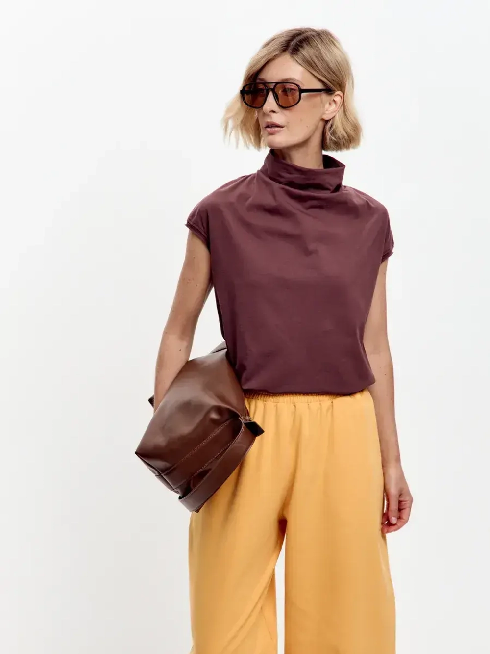 Футболка дизайнерская с цельнокроеным воротником