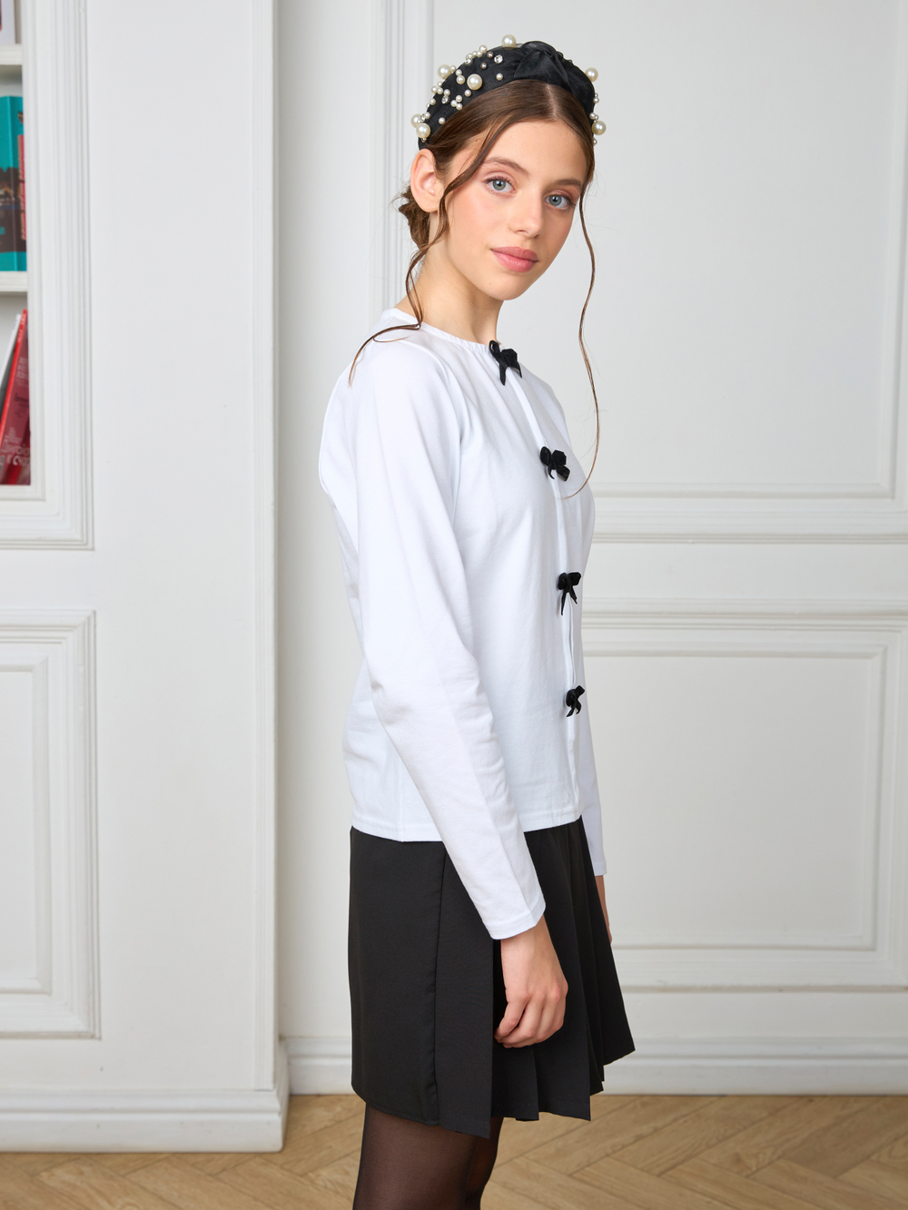 Блузка школьная для девочки с бантиками молочная