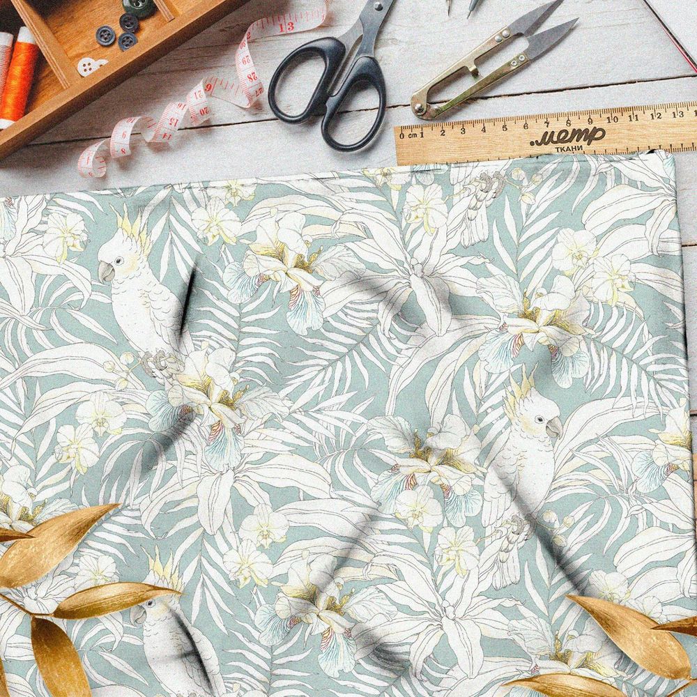 Ткань шифон попугай в листьях белые
