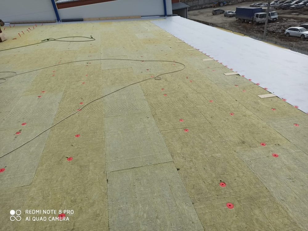 Поставка и монтаж кровли из ПВХ-мембраны (Завод ПЕПСИ)