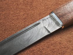Финский нож Леуку, дамасская сталь, рукоять орех