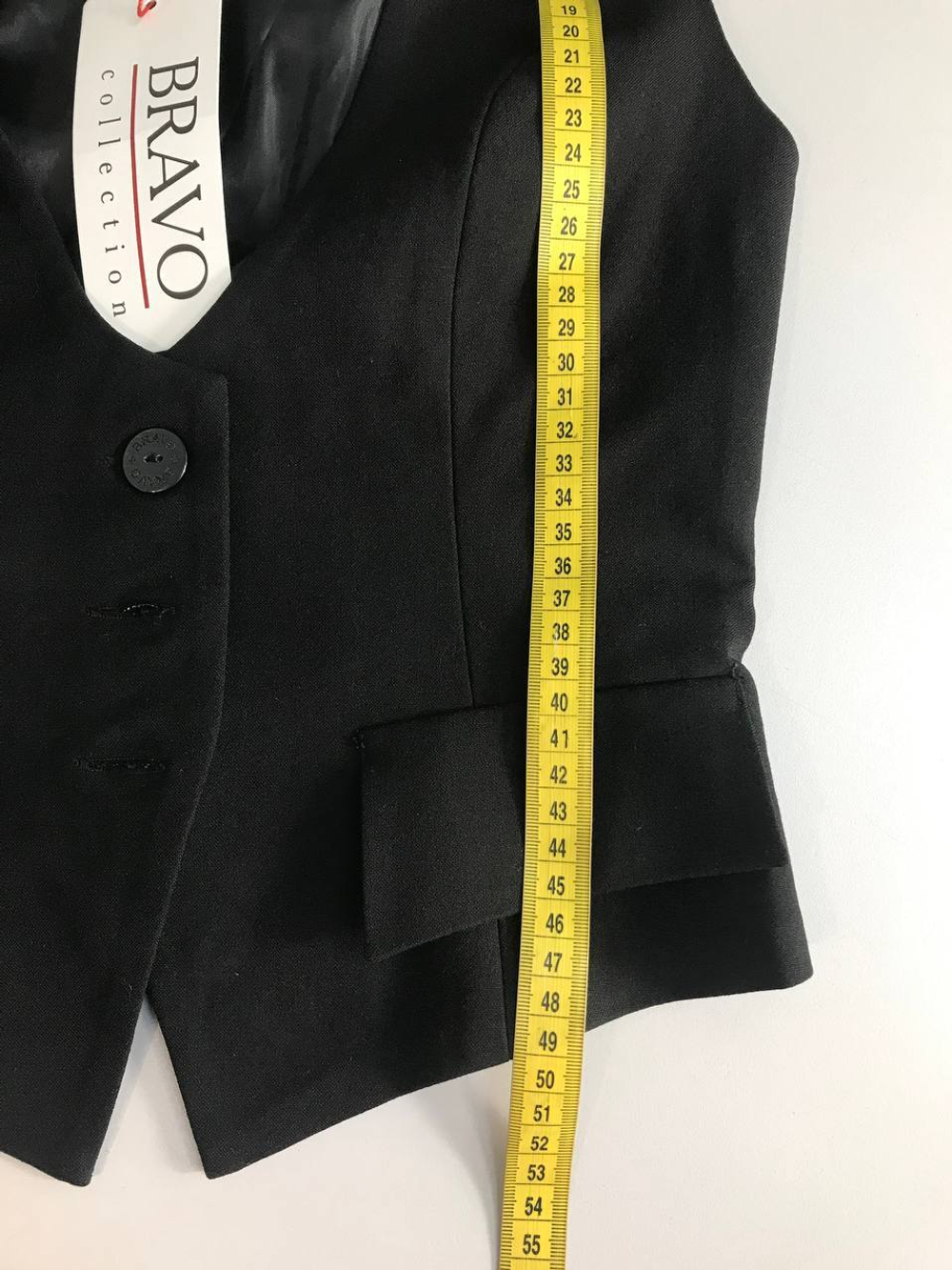 Жилетка Bravo обтягивающего кроя, визуально на 42 размер, новая