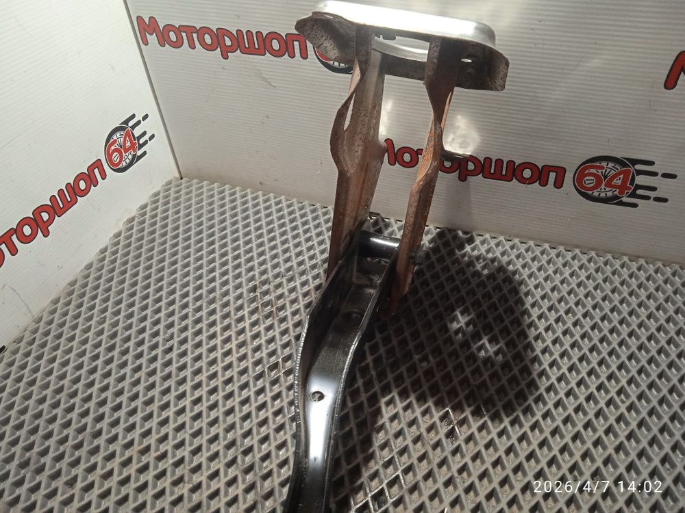 Педаль тормоза с кронштейном Шкода Октавия А5 1,4 BUD Б/У