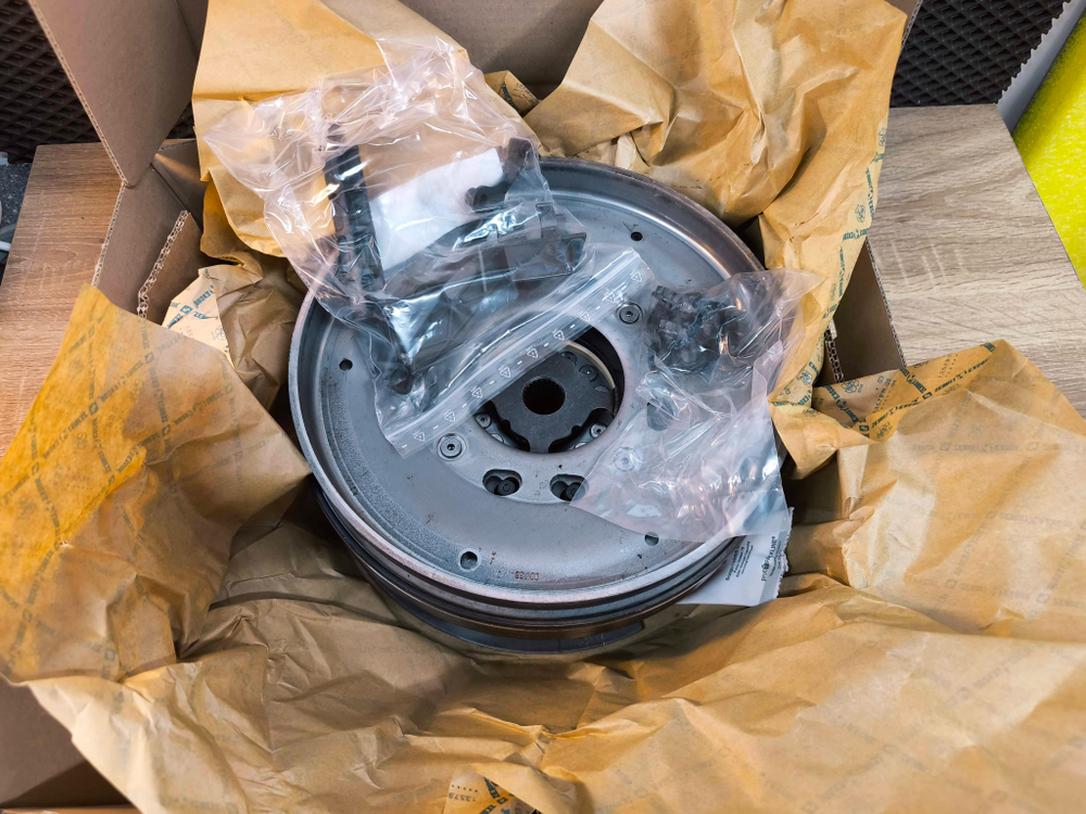 Маховик LUK A6/S6 седан IV (4G2,4GC,C7)