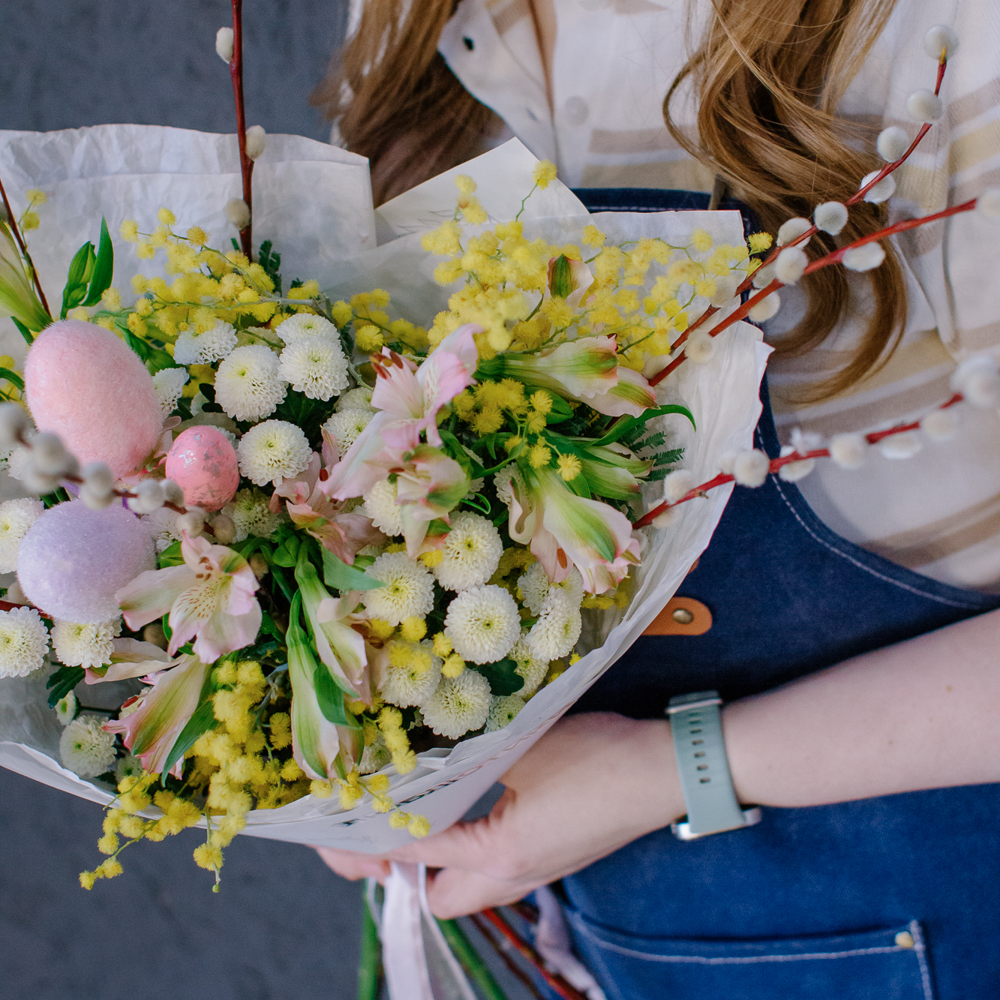 161. Весенний пасхальный букет с мимозой и веточками вербы