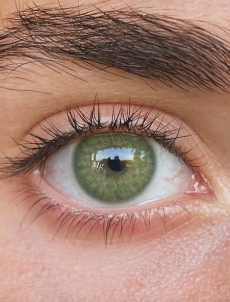 Светло зеленые яркие цветные линзы Marquise Gemstone green / Зеленые цветные линзы для темных и светлых глаз