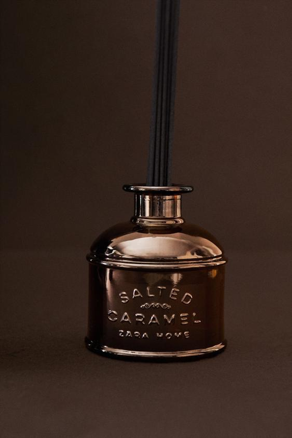 ZARA ДИФФУЗОР С ПАЛОЧКАМИ «СОЛЁНАЯ КАРАМЕЛЬ» (200 мл)