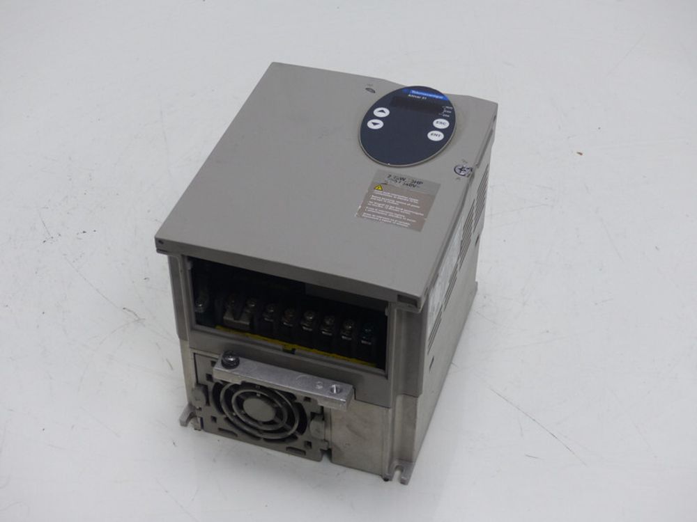 Schneider Electric ATV31HU22N2