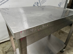 Стол из нержавеющей стали с полкой без борта 900х600х850 (на колесах )
